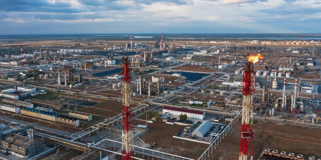 مباشر الحرب في أوكرانيا: تراجعت عائدات روسيا من بيع المواد الهيدروكربونية بمقدار الربع في عام 2025 بسبب العقوبات الغربية