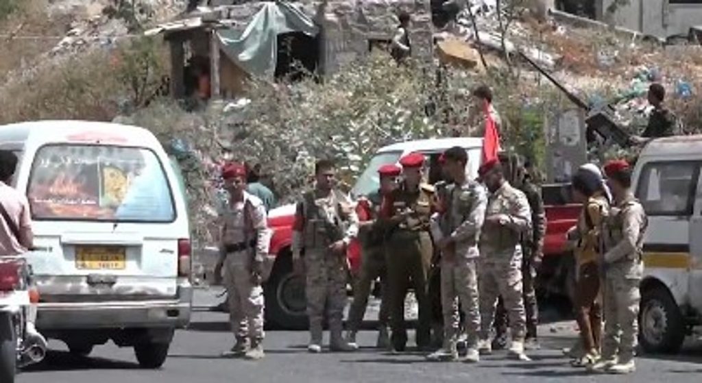 محافظ حضرموت يطلق عملية عسكرية لتسلم مواقع «الانتقالي» سلمياً