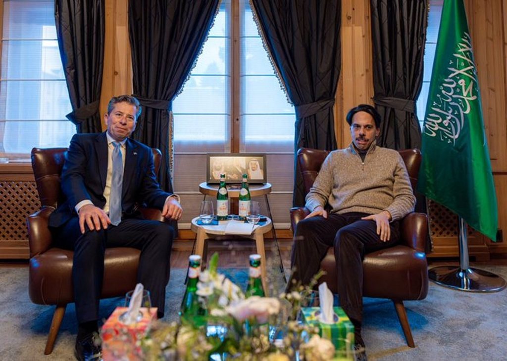 وزير الخارجية يبحث تعزيز التعاون مع وكيل الأمين العام للأمم المتحدة للشؤون الإنسانية