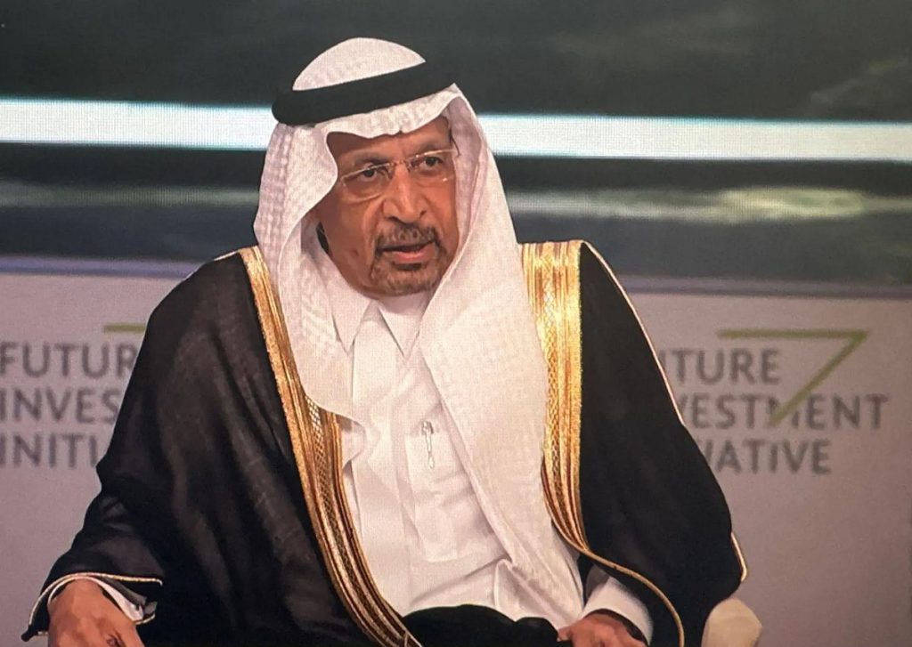 وزير الاستثمار ضيف المؤتمر الصحفي الحكومي