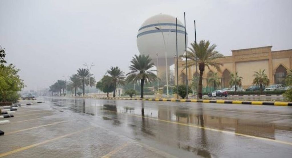 الأرصاد: أمطار غزيرة على القصيم.. وأولياء الأمور يطالبون بقرار مبكر