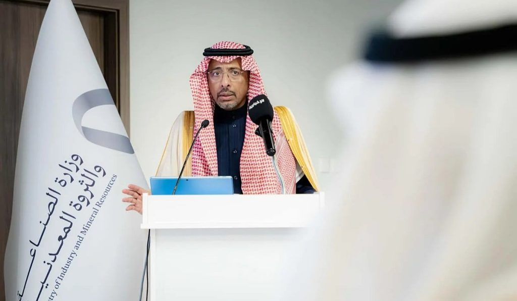 وزير الصناعة والثروة المعدنية يدشّن أنشطة الصناعات البيئية