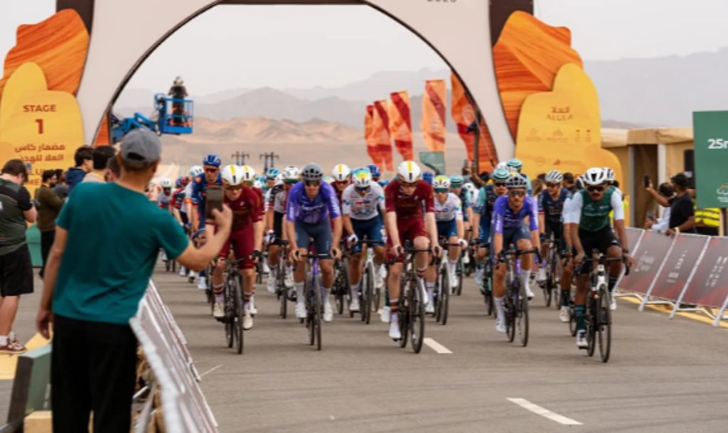 17 فريقًا عالميًّا يشاركون في منافسات طواف العُلا 2026