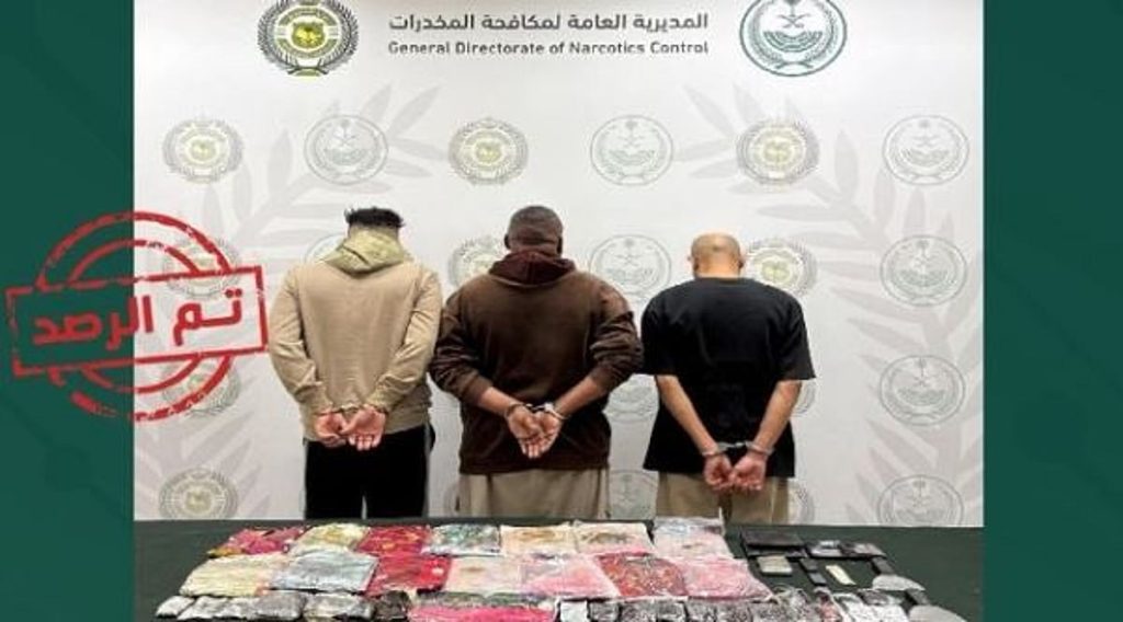 القبض على 3 مقيمين من الجنسية اليمنية لترويجهم مواد مخدرة بمنطقة الرياض