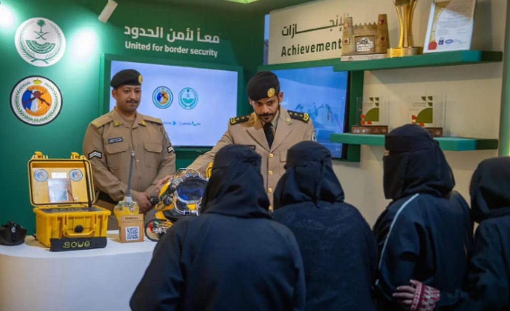 حرس الحدود يقيم معرضًا توعويًا في رالي حائل 2026