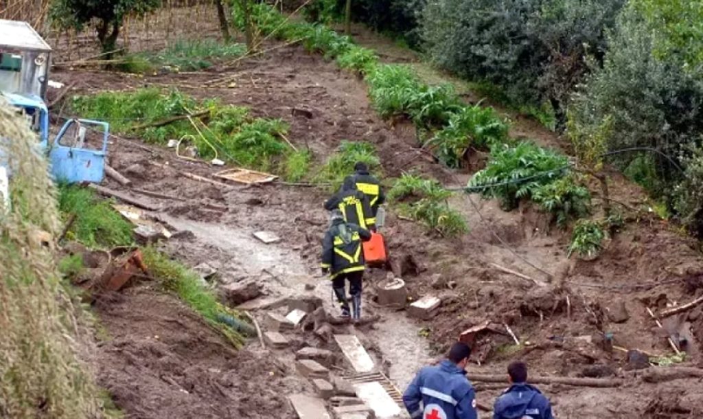 عواصف عنيفة تتسبب في انهيارين أرضيين ببلدة نيشيمي جنوبي صقلية