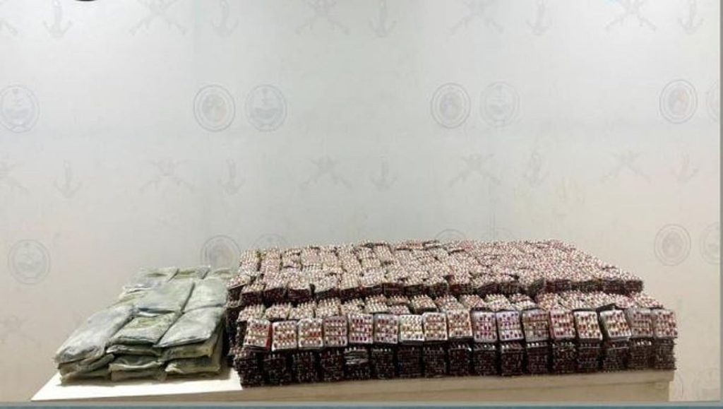 إحباط تهريب 150 ألف قرص مخدر و57 كيلوجراما من الحشيش بجازان