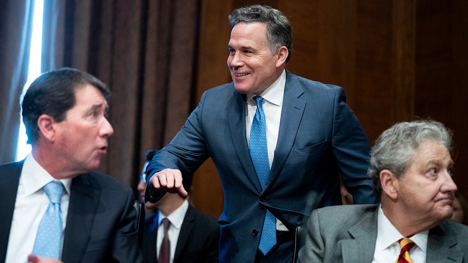 ديف ماكورميك خلال جلسة استماع للجنة المصرفية بمجلس الشيوخ