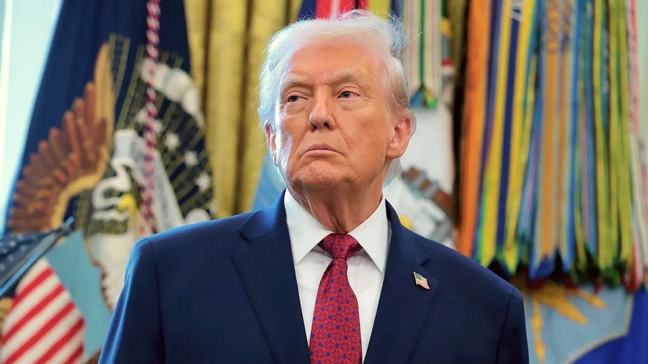 الرئيس الأمريكي دونالد ترامب في المكتب البيضاوي