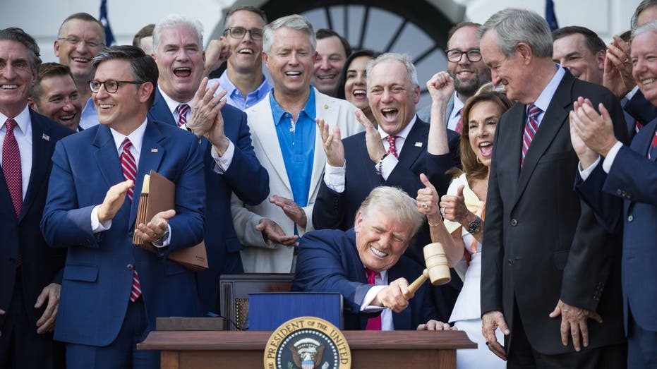 دونالد ترامب يحتفل بـ”مشروع القانون الكبير والجميل”