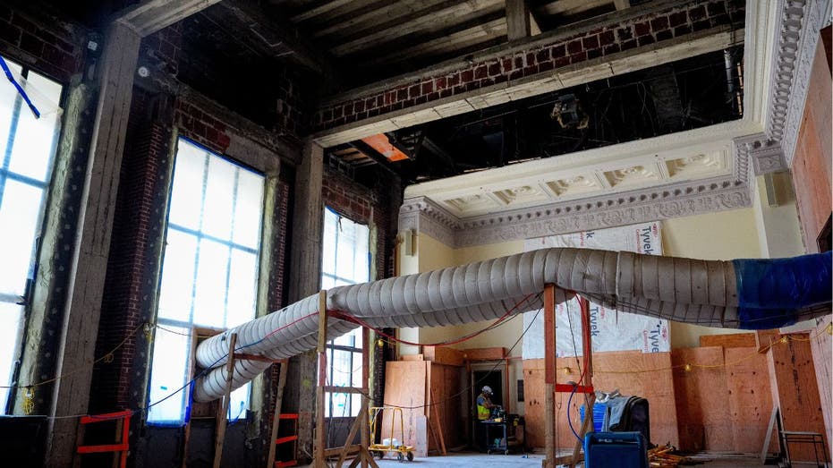 غرفة مجلس الإدارة قيد الإنشاء في مقر الاحتياطي الفيدرالي.