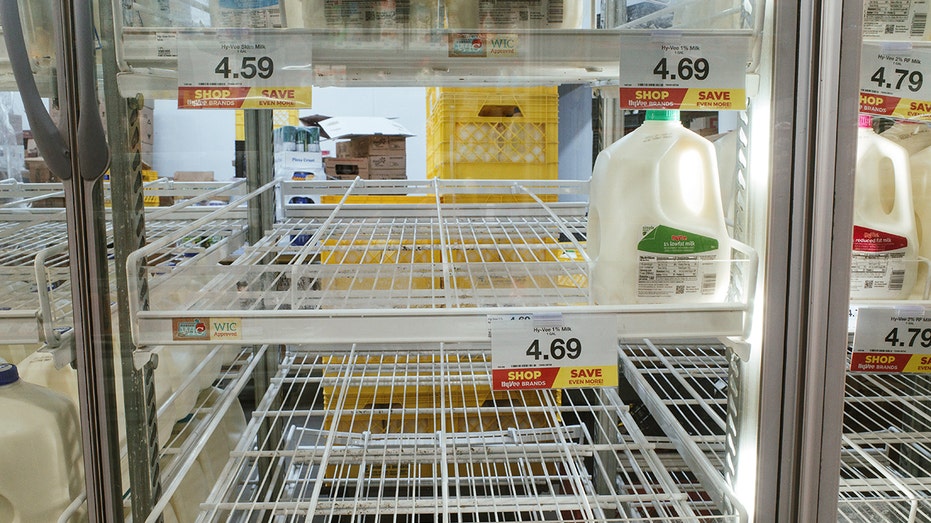 عاصفة شتوية هائلة تخلق الفوضى عبر مساحة كبيرة من الولايات المتحدة