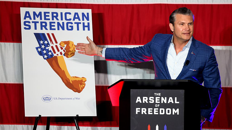 وزير الدفاع بيت هيجسيث