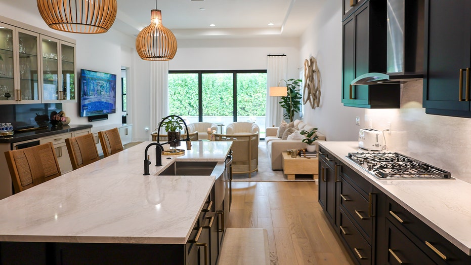 مطبخ تم تجديده