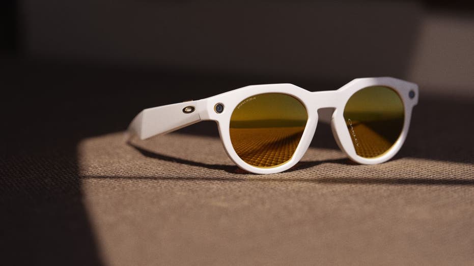 نظارات أوكلي ميتا HSTN