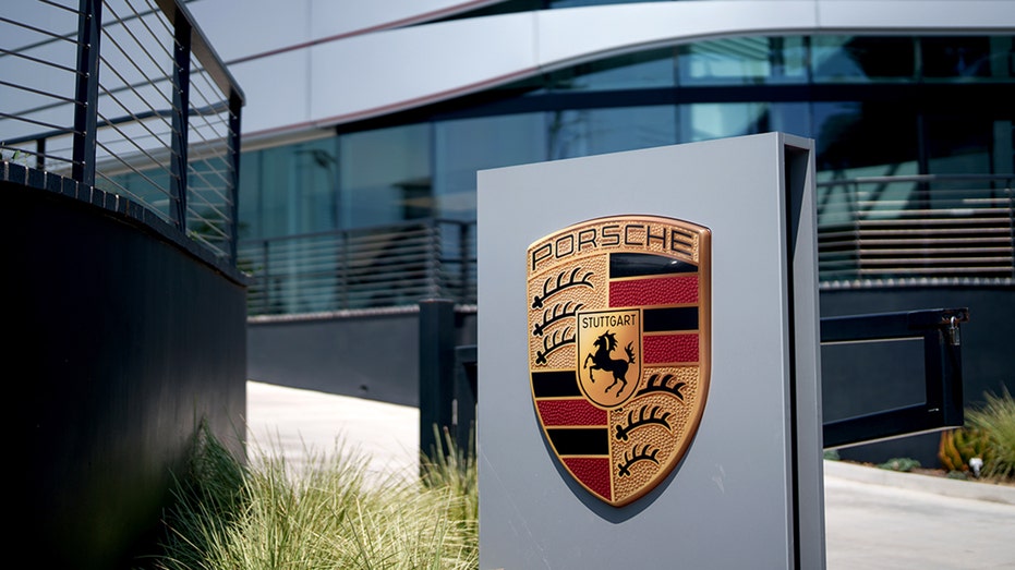 وكلاء السيارات مع انتشار رسوم ترامب الجمركية