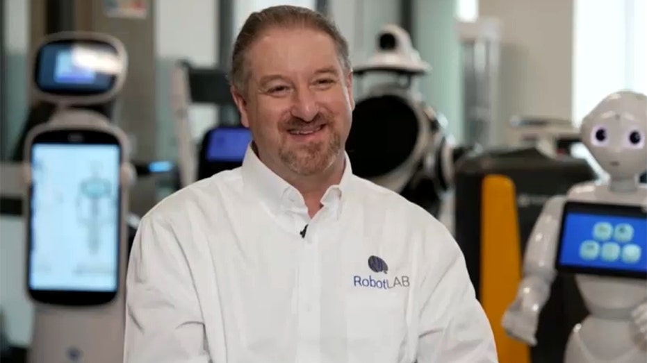 الرئيس التنفيذي لشركة RobotLAB إيلاد إنبار
