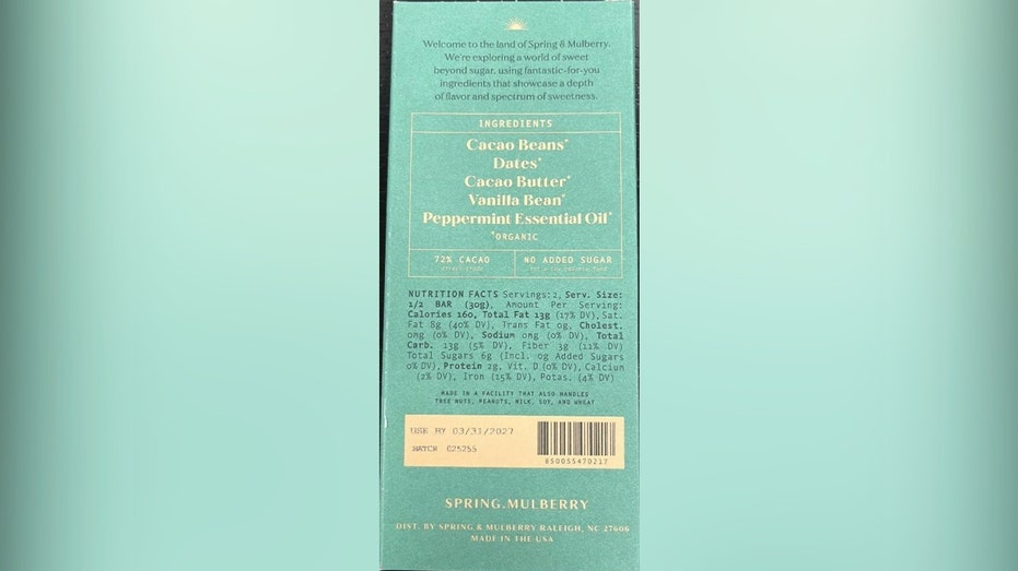 قال مسؤولون اتحاديون يوم الاثنين إنه تم سحب ألواح الشوكولاتة التي تباع في جميع أنحاء البلاد بسبب مخاوف من أنها قد تكون ملوثة بالسالمونيلا.