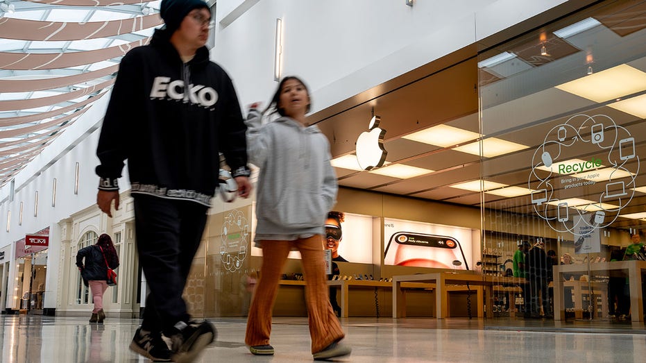 متجر أبل في توسون تاون سنتر