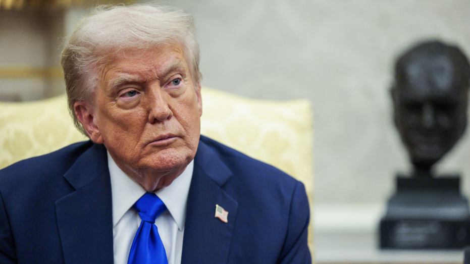 الرئيس الأمريكي دونالد ترامب خلال لقاء في المكتب البيضاوي