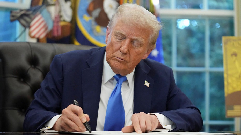 ترامب يوقع الأمر التنفيذي