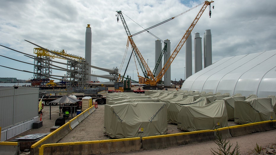 أجزاء توربينات WInd في ولاية كونيتيكت في أغسطس 2025