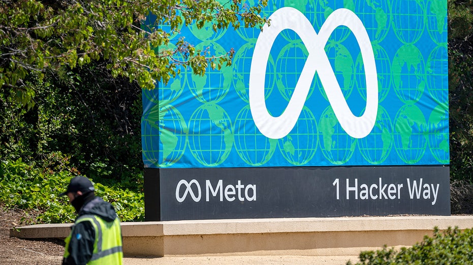 لافتة خارج مقر ميتا