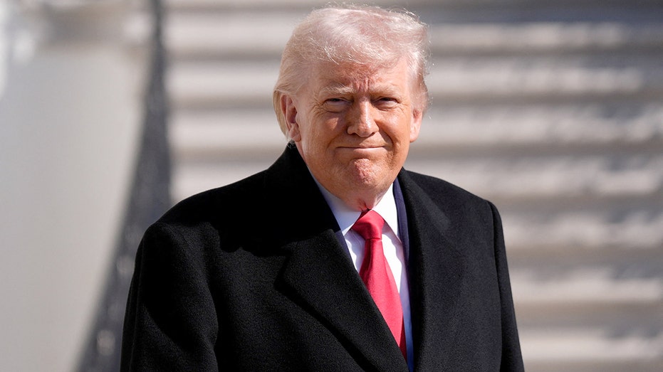 دونالد ترامب يغادر البيت الأبيض