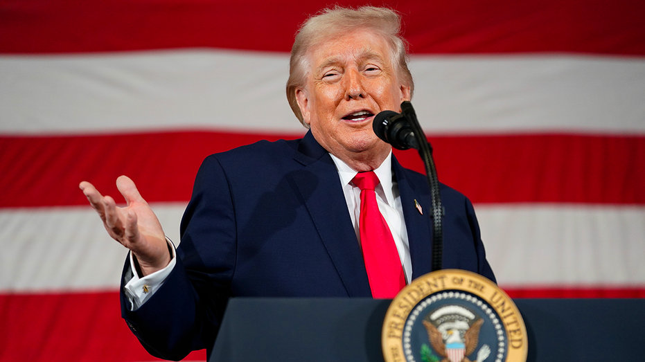 الرئيس دونالد ترامب يتحدث