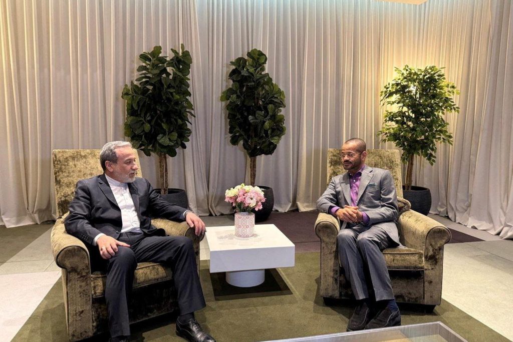 تجري إيران والولايات المتحدة محادثات جديدة في جنيف، وتكرر طهران أنها لا تريد أسلحة نووية