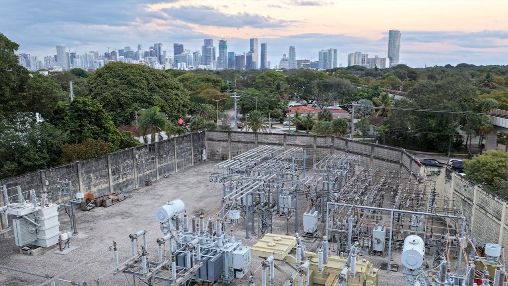 يعاني الأمريكيون من ارتفاع فواتير الكهرباء حيث أن ارتفاع الأسعار يفوق معدل التضخم في جميع أنحاء البلاد