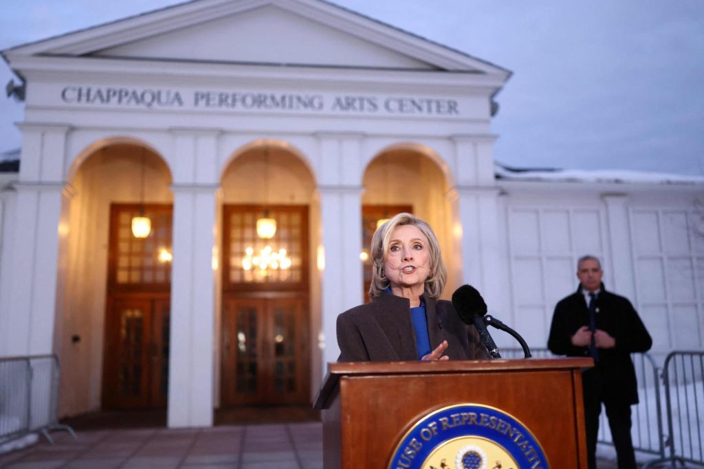 هيلاري كلينتون تخضع لاختبار “الإفادة الطويلة والمتكررة”