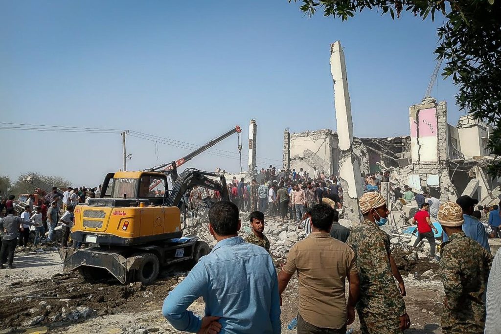 عشرات القتلى في غارة على مدرسة، لكن غموض كبير حول الخسائر التي لحقت بقادة نظام طهران