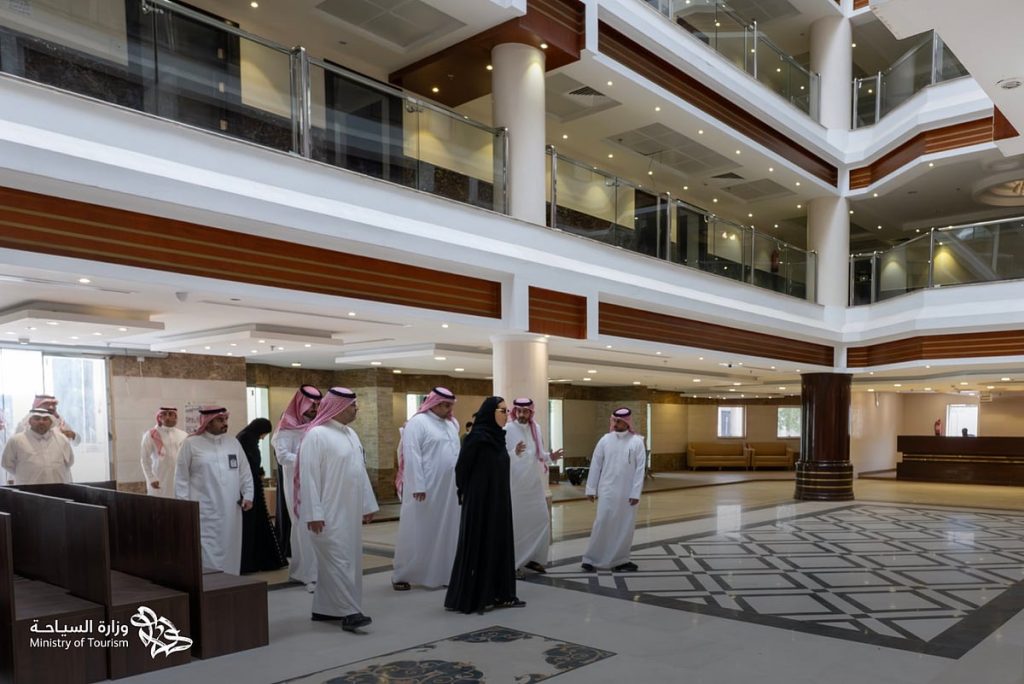 «السياحة»: جولات تفقدية للتحقق من التزام النُّزل المؤقتة بالمعايير لإثراء تجربة ضيوف الرحمن