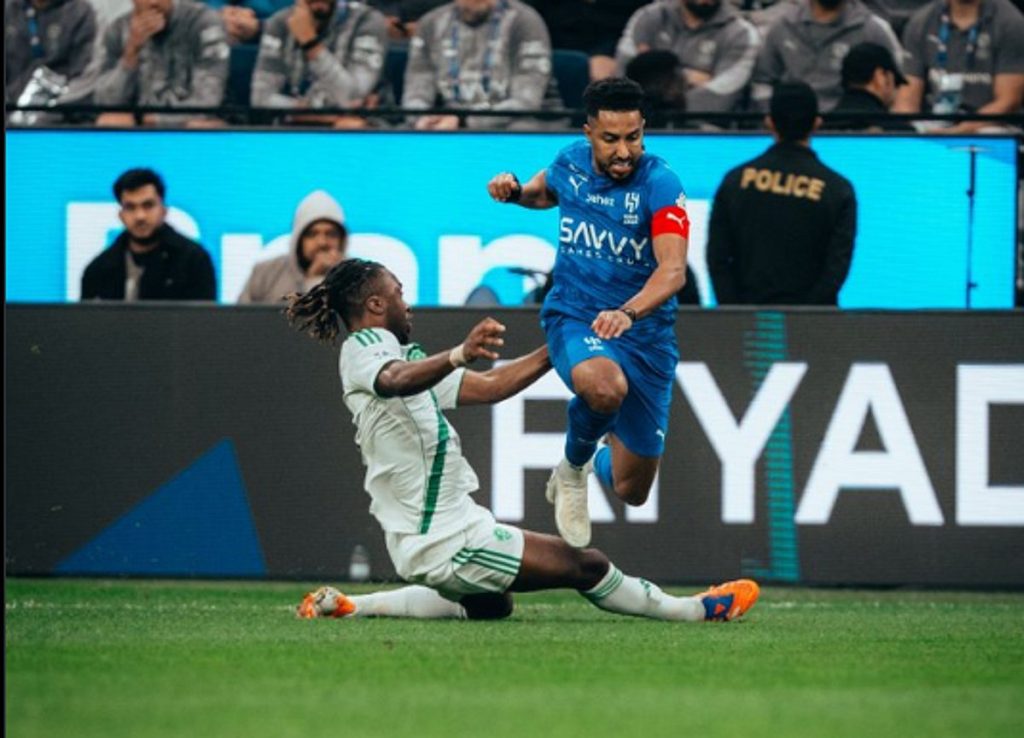 الهلال يتعادل مع الأهلي في قمة «دوري روشن»