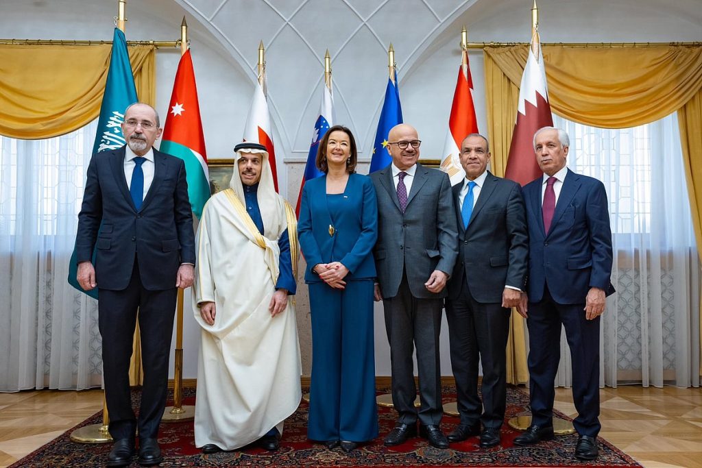 وزراء خارجية المملكة والأردن ومصر والبحرين وقطر يعقدون جلسة مباحثات موسعة مع نائبة رئيس الوزراء وزيرة خارجية سلوفينيا