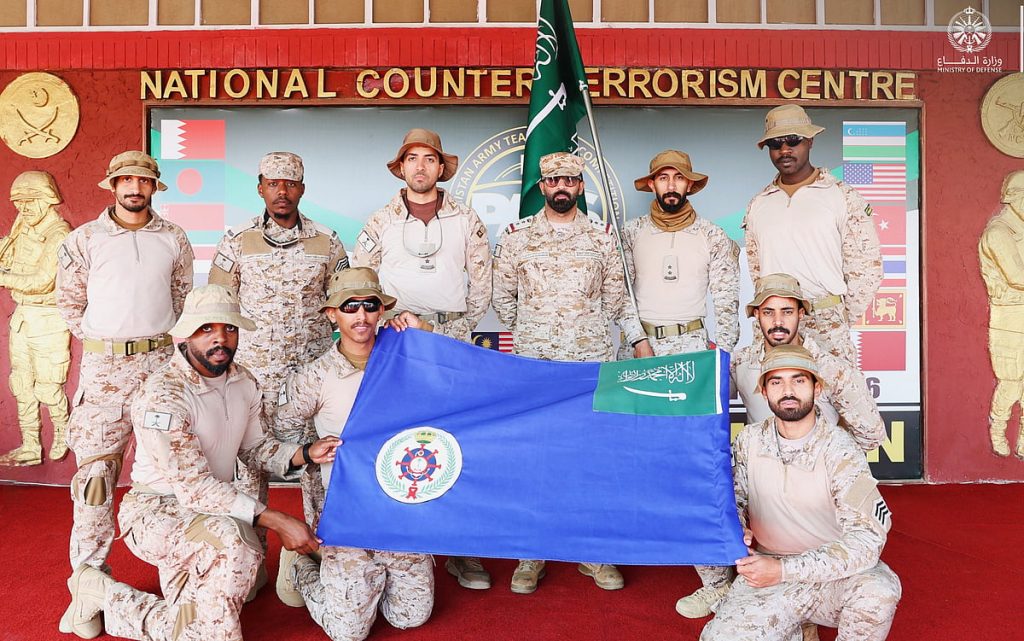 القوات البرية السعودية تتوج بذهبية مسابقة «روح الفريق» الدولية في باكستان