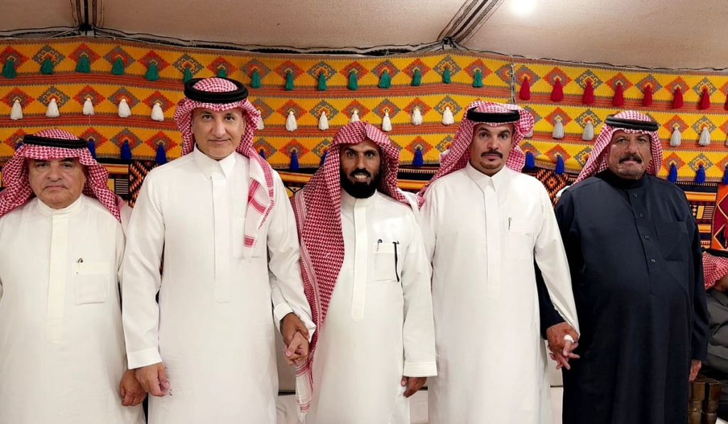 تكريمًا لموقف إنساني نبيل.. رجل الأعمال علي بن صنتيان الحربي يحتفي “بالطريسي” منقذ الفتاة السودانية