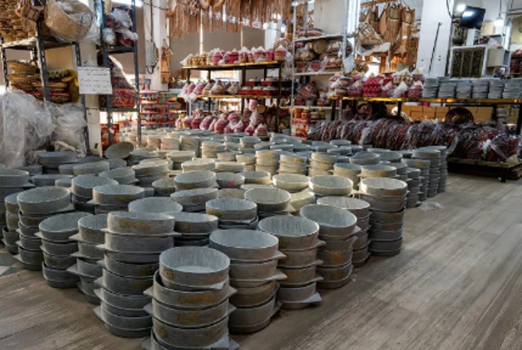 الأواني التراثية بنجران تُبرز الهوية الثقافية وتعيد إحياء عادات رمضانية القديمة