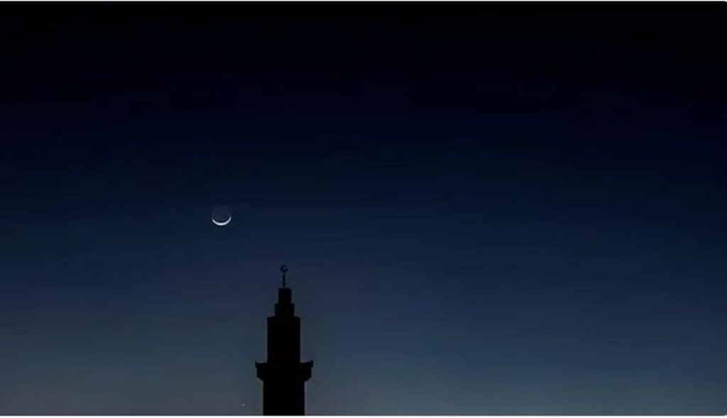 اليوم.. هلال رمضان يزيّن سماء المملكة في مشهد فلكي بديع