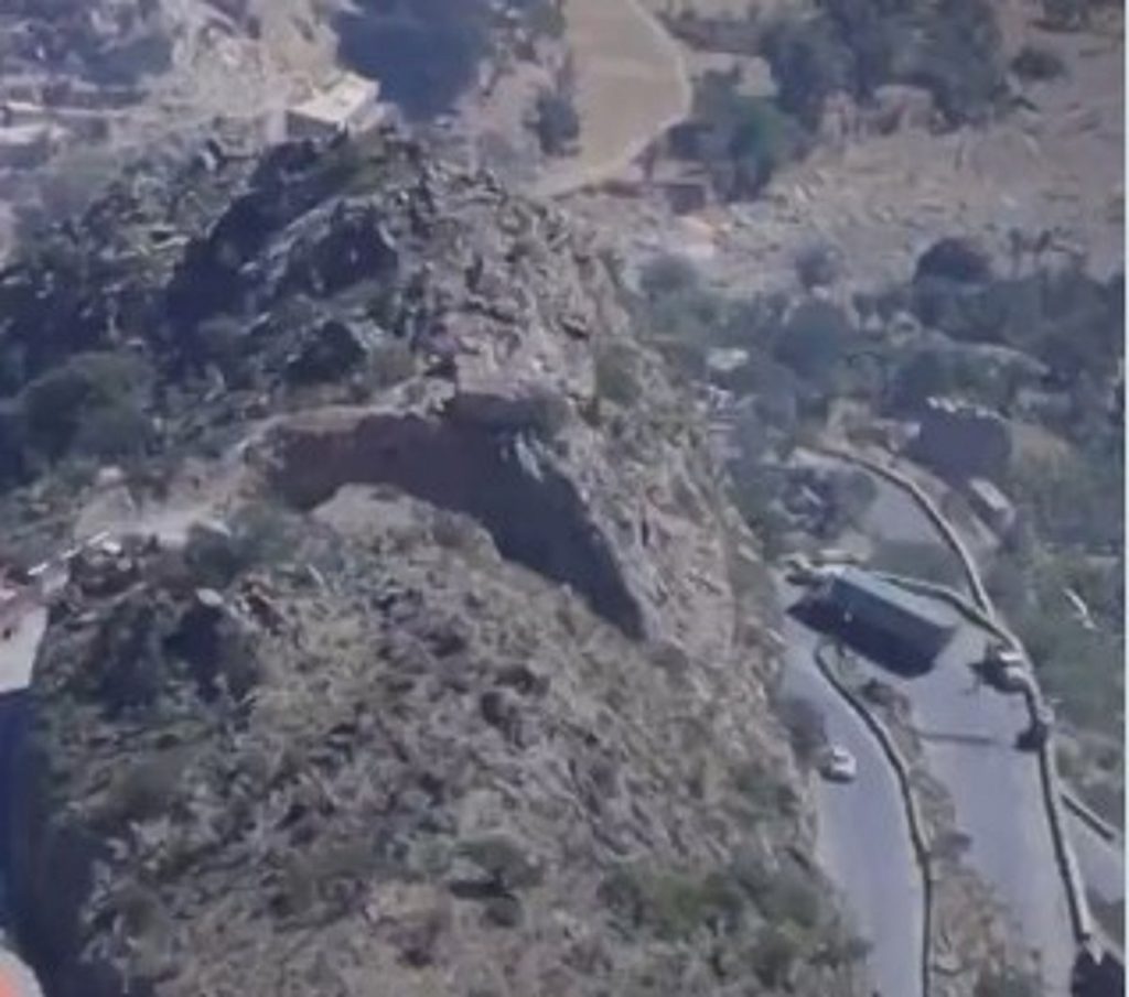 بدعم سعودي.. إعادة تأهيل طريق حيوي يربط بين تعز ولحج يخفف متاعب ملايين اليمنيين