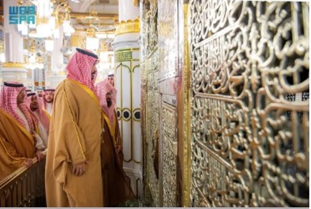 ولي العهد يزور المسجد النبوي