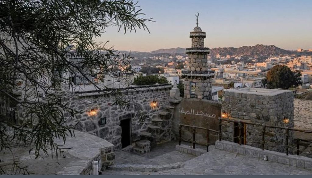 مشروع الأمير محمد بن سلمان لتطوير المساجد التاريخية يطور مسجد الصفا في جبال السراة