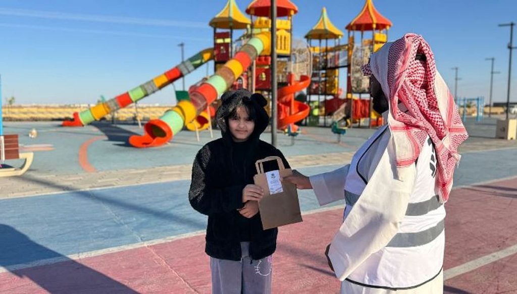 بلدية رياض الخبراء تفعّل دورها الاجتماعي بتوزيع وجبات إفطار صائم خلال رمضان