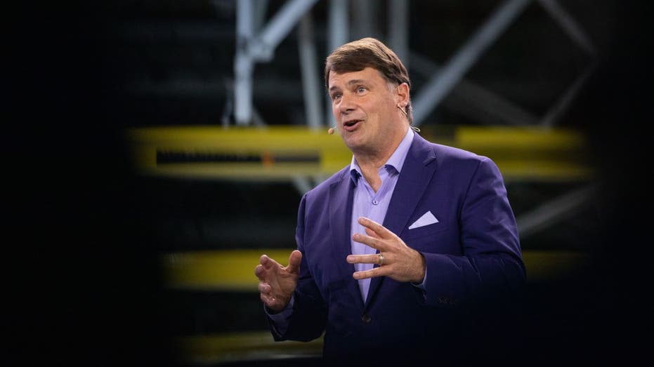 الرئيس التنفيذي لشركة فورد جيم فارلي