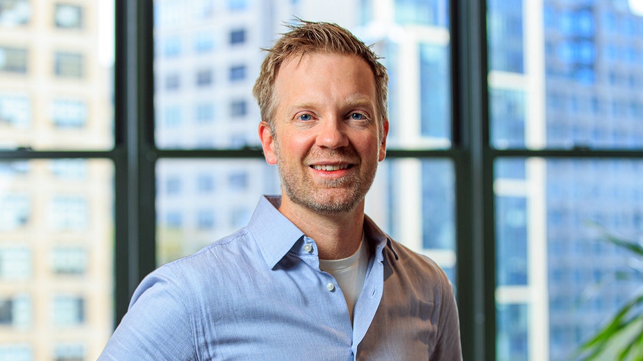 مات كينج تسديدة بالرأس