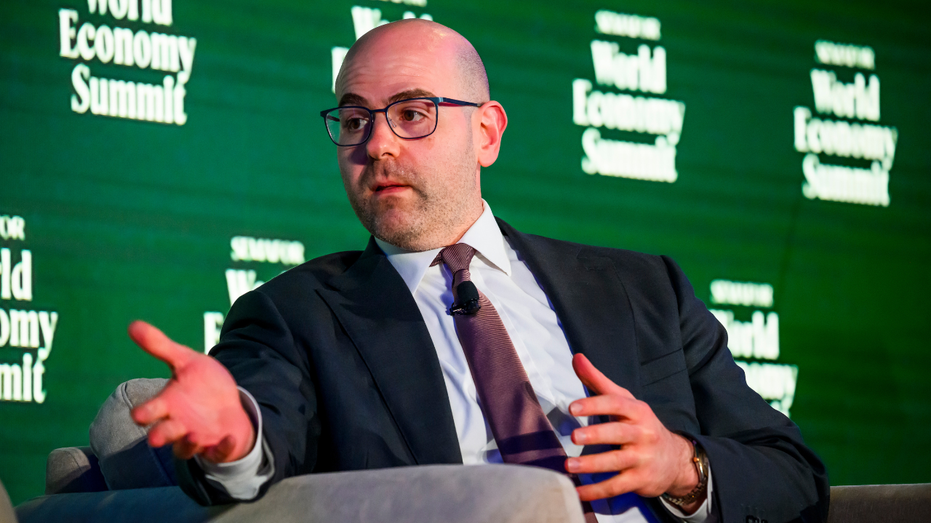 ستيفن ميران يتحدث خلال المؤتمر