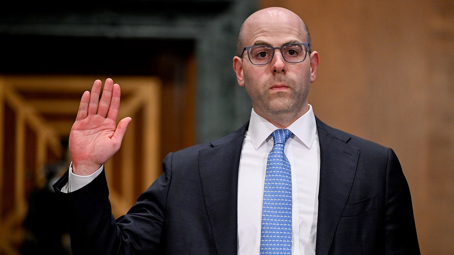 ستيفن ميران يظهر أمام أعضاء مجلس الشيوخ