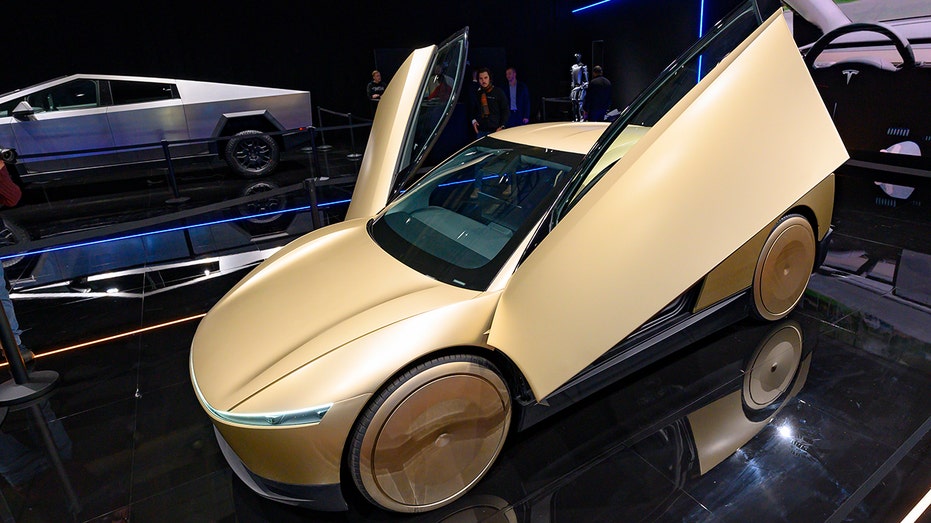 سيارة تسلا Cybercab الخارجية