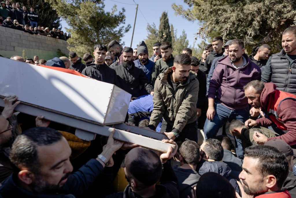 مقتل فلسطيني بنيران مستوطنين إسرائيليين